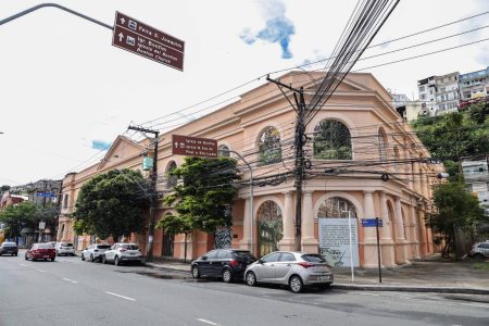 Teatro Trapiche Barnabé recebe R$ 400 mil e amplia programação cultural em Salvador