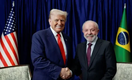 Lula e Trump tentam selar trégua diplomática em encontro na Casa Branca