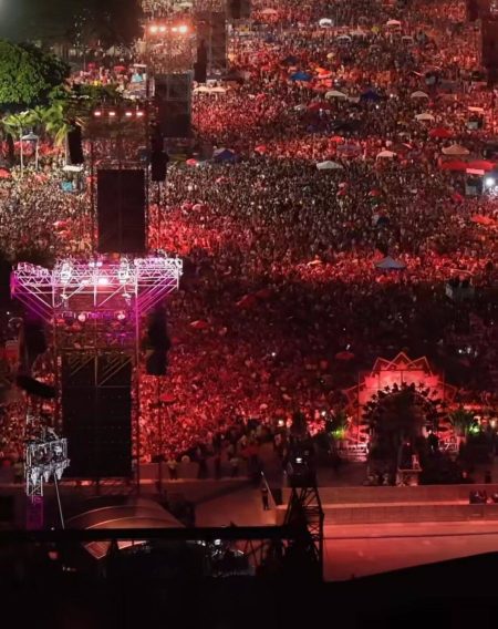 Copacabana vira corredor humano para receber Shakira