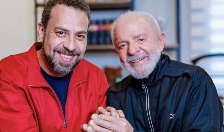 “Não pode ser canetada de Lula”, diz Boulos sobre Previdência para motoristas de app