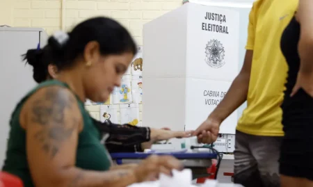De TikTok a universidades: Justiça Eleitoral mira jovens para atuar como mesários em 2026