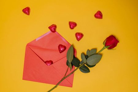Dia dos Namorados: como demonstrar afeto para ficantes sem parecer “emocionado”?