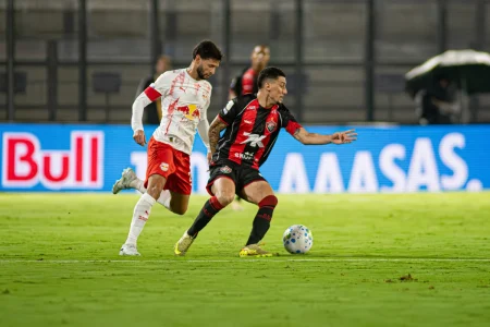 Vitória perde para o Bragantino fora de casa e segue sem vencer como visitante no Brasileirão