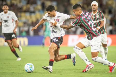 Vitória e Fluminense empatam em 2 a 2 e mantêm posições no G10 do Brasileirão