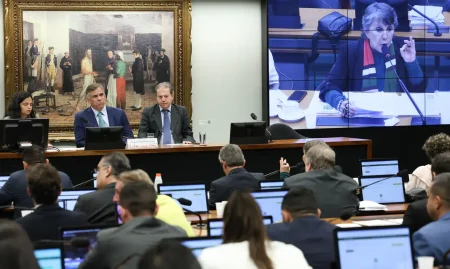Comissão da CCJ aprova PEC que reduz maioridade penal