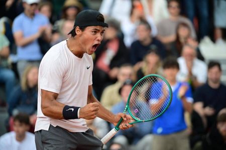 Guto Miguel faz história e conquista título inédito para o Brasil em Roland Garros