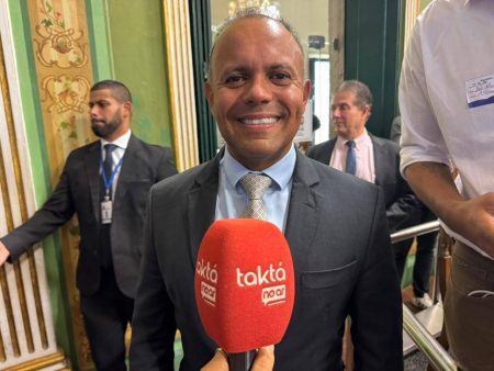 Kiki Bispo critica inauguração da estação Calçada do VLT e fala em “palanque político”