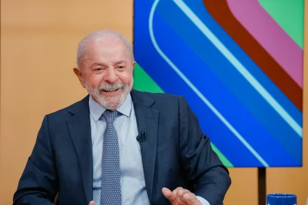 Lula anuncia cura de câncer de pele após concluir 15 sessões de radioterapia: “estou bem e feliz”