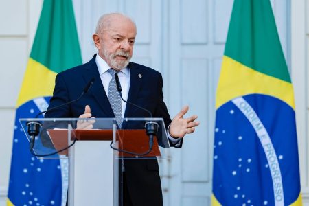 Lula reage a Trump e manda recado: “Não se meta nas eleições do Brasil”