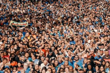 Multidão de fiéis e autoridades participam da 34ª edição da Marcha para Jesus