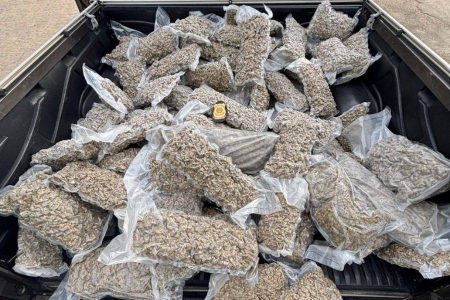 Homem é preso transportando 102 kg de maconha escondidos em veículo na Bahia
