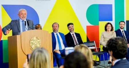 Lula anuncia plano para avisar usuários de celulares roubados em todo o país