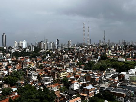 Frente fria muda o tempo em Salvador com previsão de chuva e ventos fortes