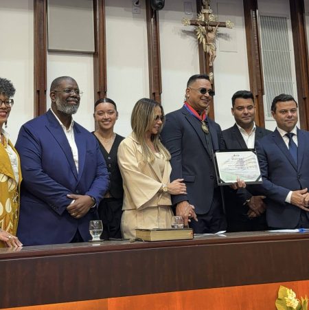 Xanddy recebe Comenda 2 de Julho da Assembleia Legislativa da Bahia