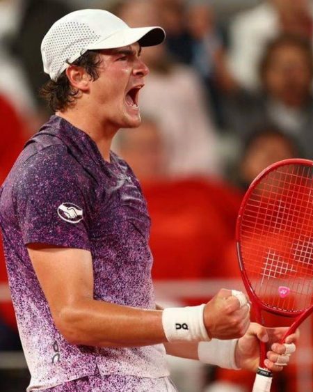 João Fonseca bate Casper Ruud e vai às quartas de Roland Garros