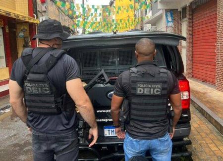 Suspeita de integrar facção de extorsão mediante sequestro é presa na Boca do Rio