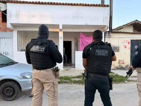 Operação mira grupo suspeito de homicídios e tráfico e cumpre prisões em Porto Seguro