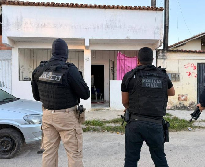 Operação mira grupo suspeito de homicídios e tráfico e cumpre prisões em Porto Seguro