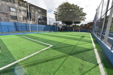 Salvador bate marca de 100 arenas esportivas com grama sintética