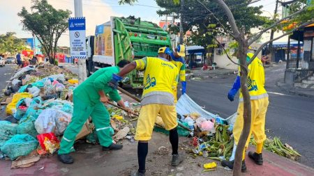 Limpurb intensifica operação de limpeza após retorno dos garis e margaridas em Salvador
