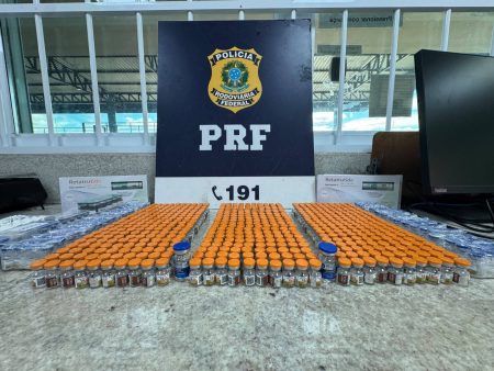 PRF apreende 14 kg de drogas e medicamentos irregulares em ônibus na Bahia