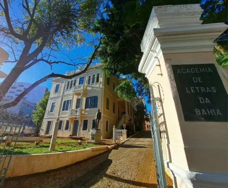 ALB abre inscrições de mentoria literária com bolsas para estudantes de universidades públicas