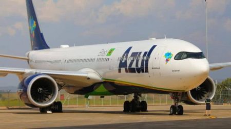 Azul prevê cortes em voos após alta no preço do combustível de aviação