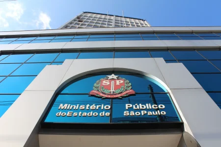 Ex-estagiário do MP e policiais são presos em ação contra suspeita de infiltração do PCC