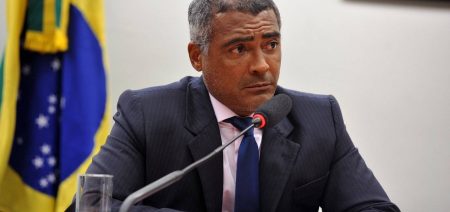 Romário afirma que vai devolver salário de senador que recebeu durante cobertura da Copa do Mundo