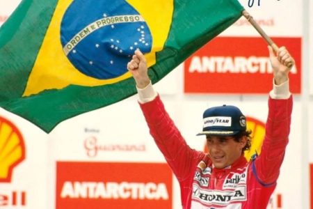 Herói nas pistas, Herói do Brasil: Senna é oficialmente reconhecido como Herói da Pátria