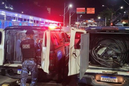 Trio é levado à Central de Flagrantes por suspeita de furtar fios de cobre em Salvador