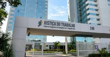 Advogado é multado após tentar manipular IA do TRT-BA com comando oculto em recurso