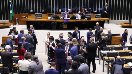 Projeto que criminaliza a misoginia segue sem data para votação na Câmara dos Deputados