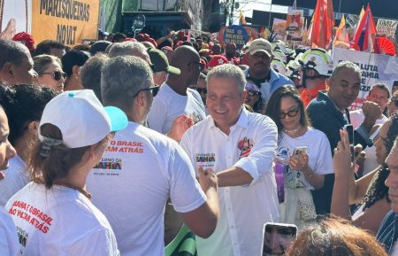 Rui Costa diz que ACM Neto “muda de face” e critica silêncio após fala de Lula