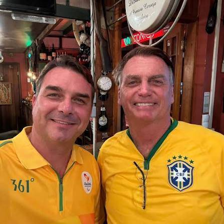 Moraes suspende visitas a Bolsonaro por 90 dias; decisão inclui Flávio e irmãos