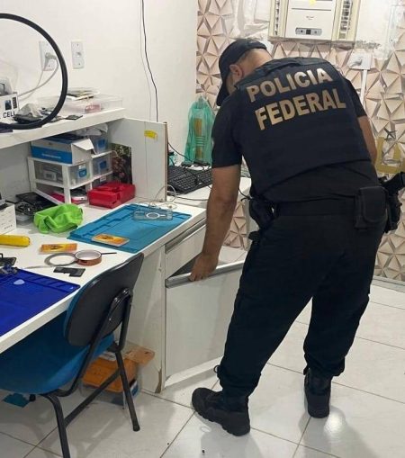 PF cumpre mandados em Salvador contra suspeita de comércio ilegal de eletrônicos