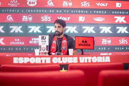 Novo zagueiro do Vitória, Brítez exalta projeto e diz que chegada ao clube foi decidida em três dias