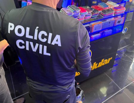 Operação apreende mais de 2 mil acessórios falsificados para celulares em Cajazeiras