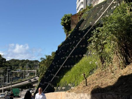 Prefeitura de Salvador finaliza mais uma entrega de encosta no bairro de Brotas