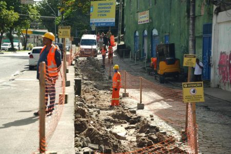 Prefeitura de Salvador inicia obras de requalificação do calçadão da Avenida Contorno