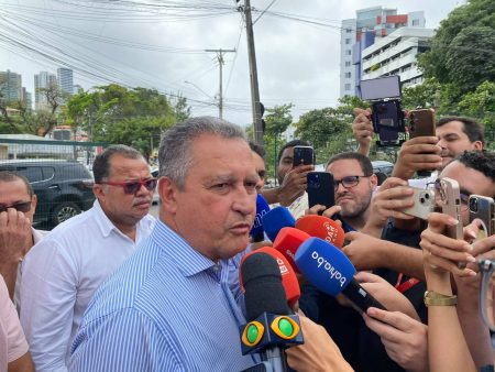 “Eu tô com a mesma cor que eu nasci”, afirma Rui Costa ao comentar autodeclaração racial de Coronel