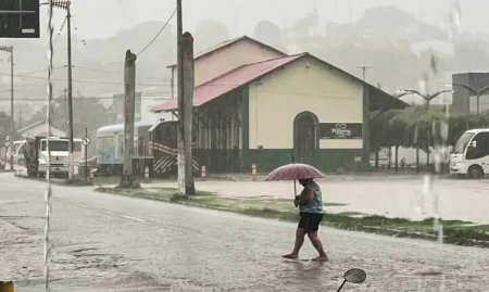 Inmet emite alerta de chuvas intensas e queda de temperatura para 13 estados neste sábado