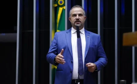 Deputado baiano é investigado pelo MPF por suspeitas envolvendo emendas Pix e recursos da educação