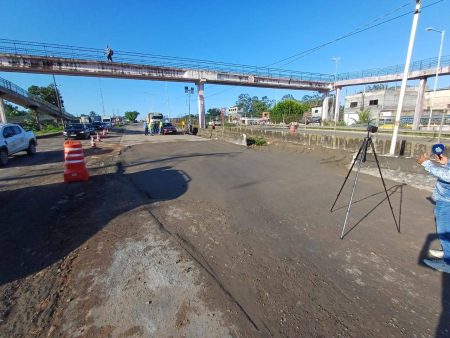 Motoristas enfrentam até 7 km de retenção em trecho interditado da BR-324