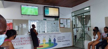 Homens armados invadem policlínica e executam jovem em Feira de Santana