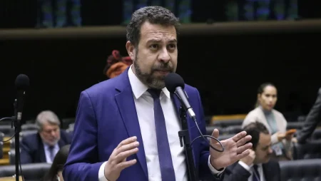 VÍDEO: ‘Eleição se ganha com o voto do povo’, diz Boulos sobre comparação entre Lula e Flávio Bolsonaro