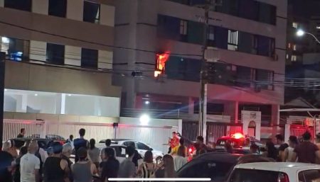 Chamas em apartamento mobilizam bombeiros e assustam moradores em bairro de Salvador