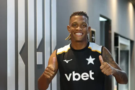 Botafogo X Vitória pode ser decisivo para o futuro de Danilo