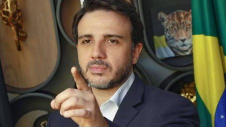 Renan Santos é oficializado candidato à Presidência pelo Missão
