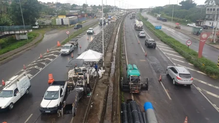 Outra vez? BR-324 volta a ser interditada após novo afundamento da pista